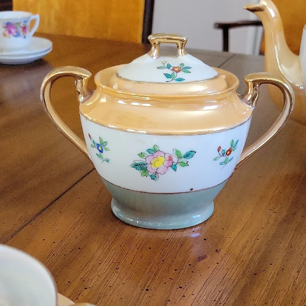 Takito & Co. of JAPAN VINTAGE HAND-PAINTED LUSTERWARE TEA SET